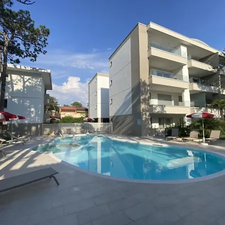 Family Duplex With Whirlpool And Terrace